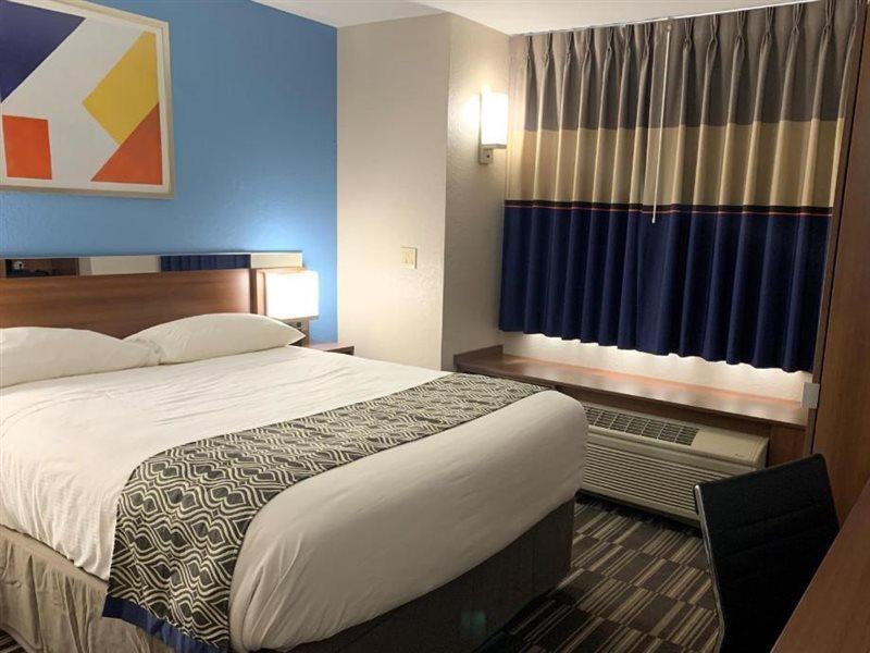Microtel Inn & Suites By Wyndham Фон-дю-Лак Екстер'єр фото